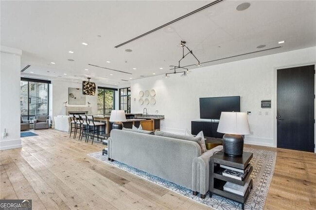 Building Photo - 2520 Peachtree Rd