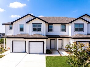 Building Photo - LOWEST PRICED!!!!!