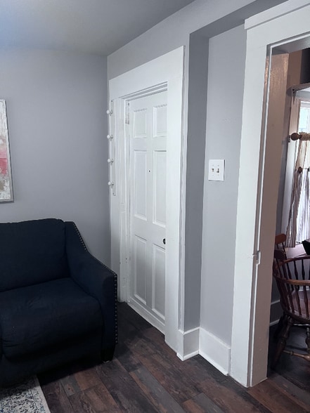 Building Photo - 322 Alix St