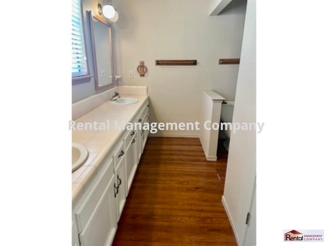 Building Photo - Quiet, spacious condo