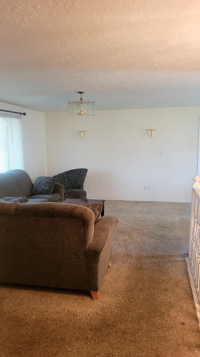 Building Photo - 1089 300 W