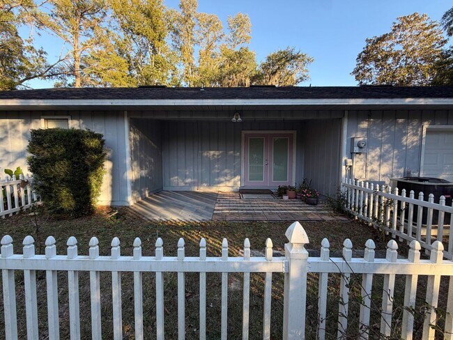 Building Photo - Pet Friendly 3BR/2BA House in Desirable Turkey Creek