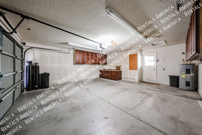 Building Photo - 1716 N Temple St
