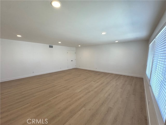 Building Photo - 9872 Kings Canyon Dr