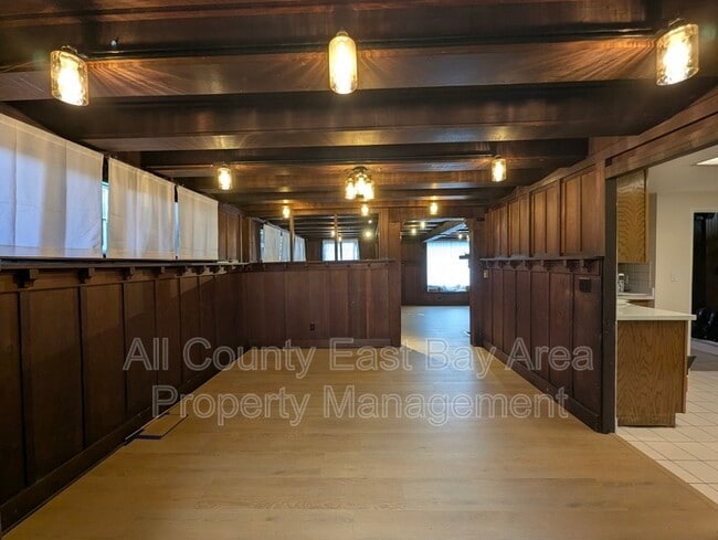 Building Photo - 1529 Josephine St