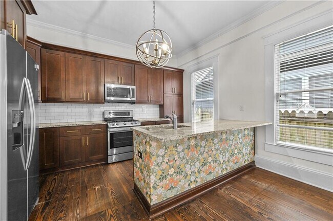 Building Photo - 470 Kelly St SE