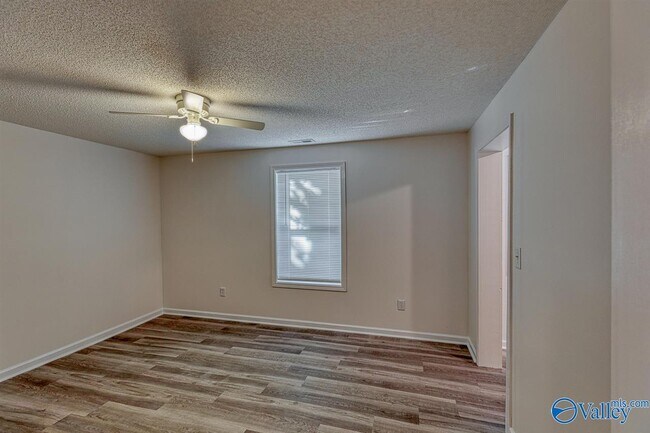 Building Photo - 2910 2nd Ave NW