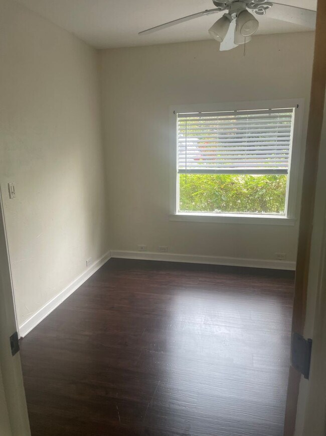 Building Photo - 2/2 HOME FOR RENT ONLY 1800$