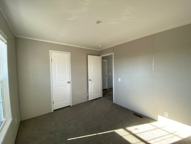 Building Photo - 3347 Bissell Rd