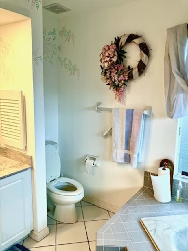 Building Photo - Home