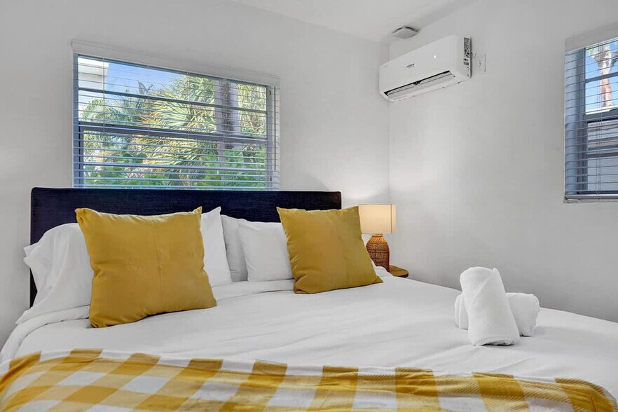 Building Photo - 335 Desoto St