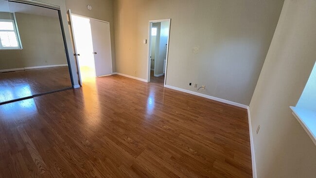 Building Photo - 649 Daffodil Dr