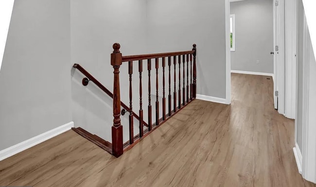 Building Photo - Beautifully Updated Townhome