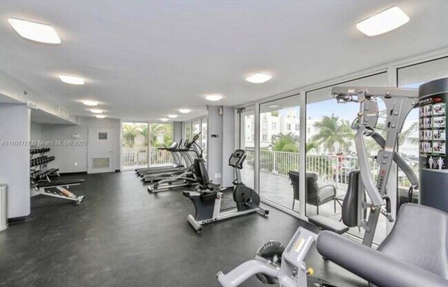 Building Photo - 1255 Collins Ave