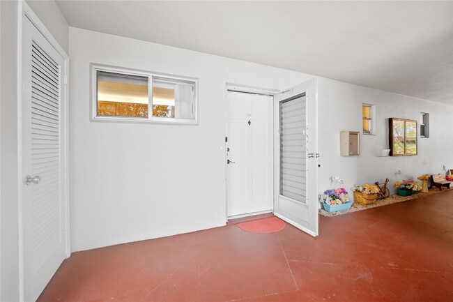 Building Photo - 2856 Garden Dr S