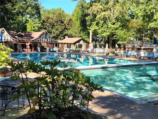 Building Photo - 65 Clarendon Ave