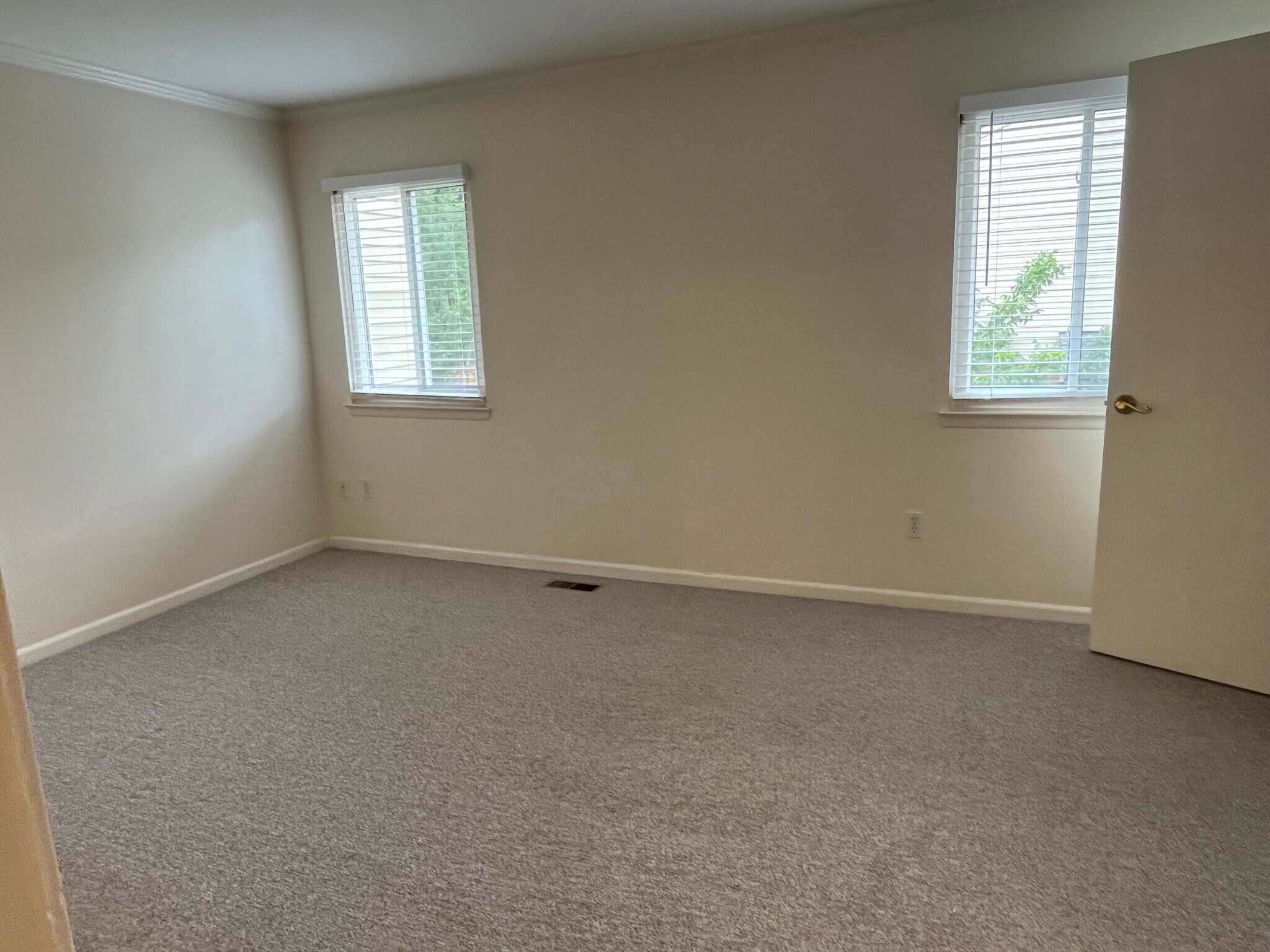 Building Photo - 3010 Bolgos Cir
