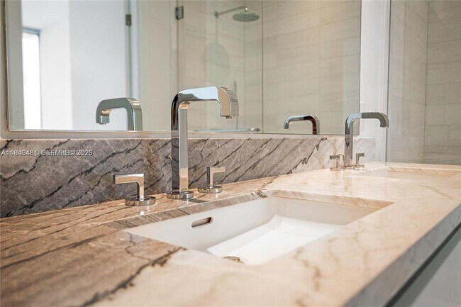 Building Photo - 700 NE 26th Terrace