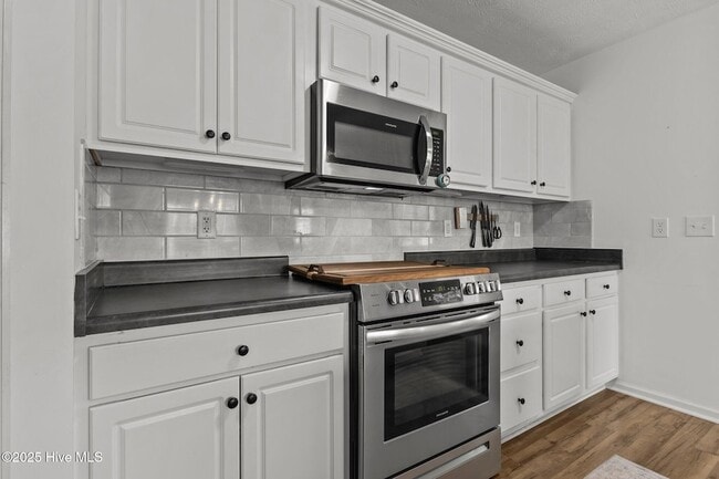 Building Photo - 8246 English Saddle Dr