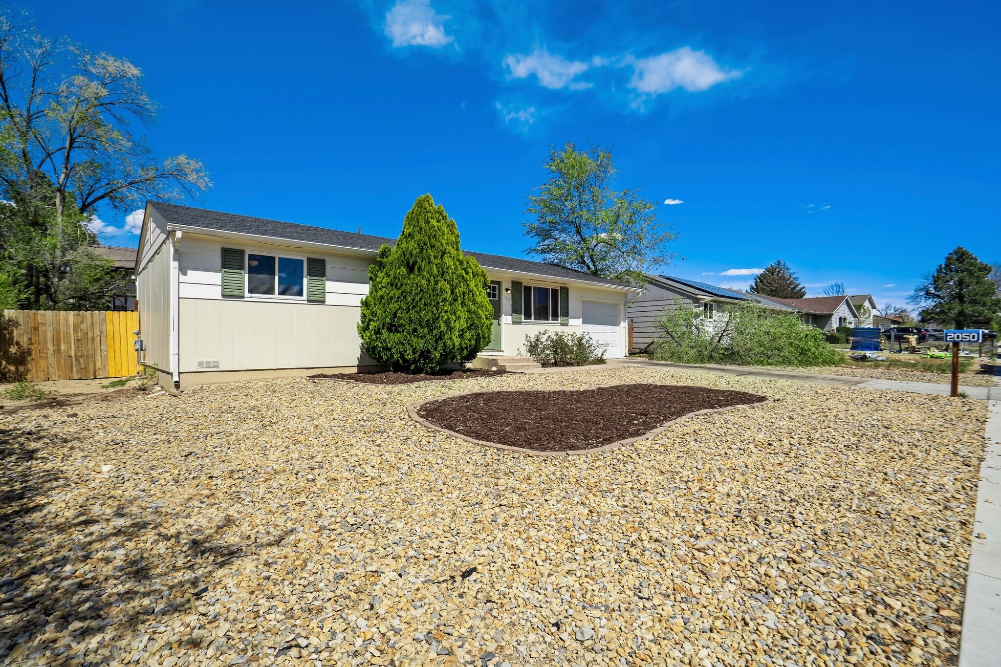 Building Photo - 2050 Del Mar Dr