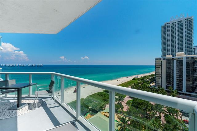 Primary Photo - 6515 Collins Ave