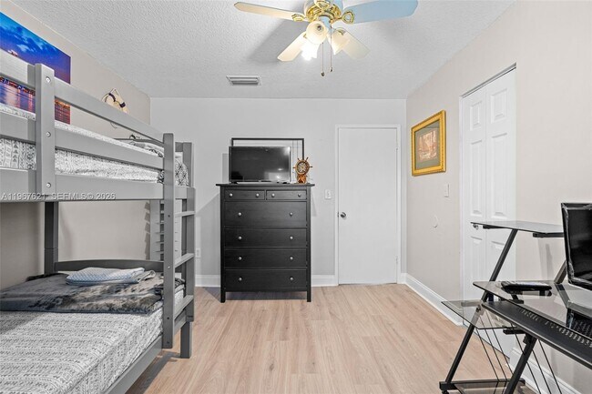 Building Photo - 9439 SW 123rd Ave Ct