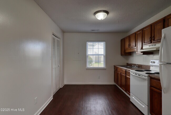 Building Photo - 2322 Indian Dr