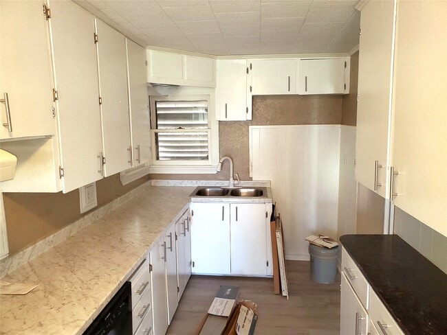 Building Photo - 223 S Willow St