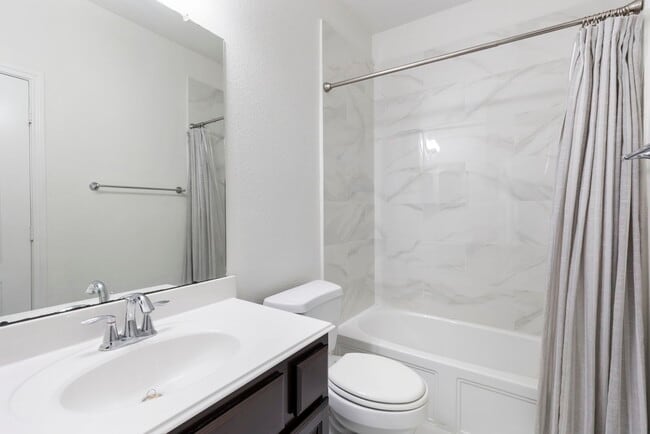 Full bath for secondary bedrooms - 14 Cheswood Manor Dr