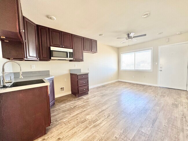 Building Photo - 1439 W 85th St