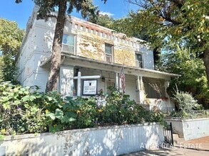 Building Photo - 3269 W Hayward Pl