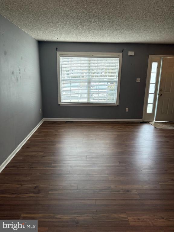 Building Photo - 3002 Creekside Ct