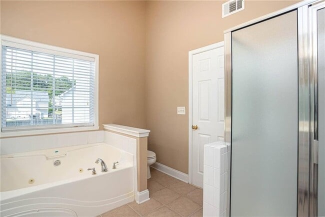 Building Photo - 1098 Fountain Lakes Ct