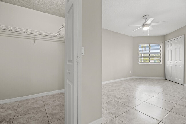 Building Photo - 2625 Heathcote Dr