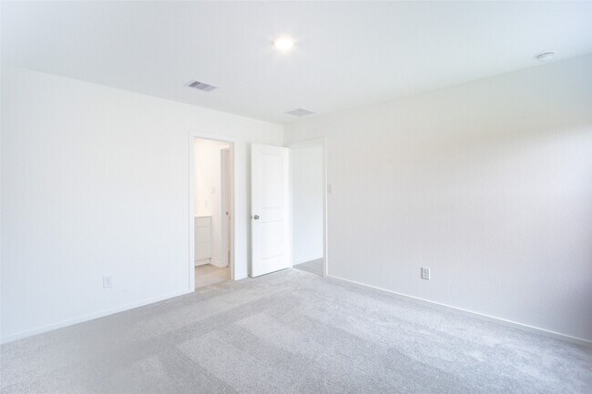 Building Photo - 15724 Plum Brk Dr