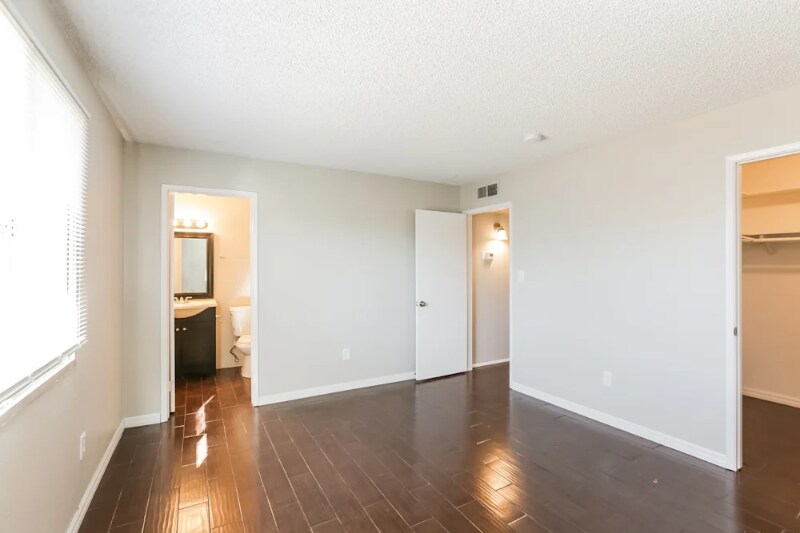 Building Photo - 4027 E Alta Vista Rd