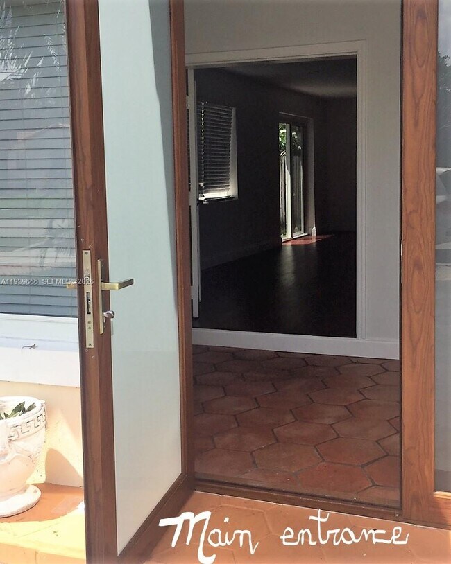 Building Photo - 1527 Adams St