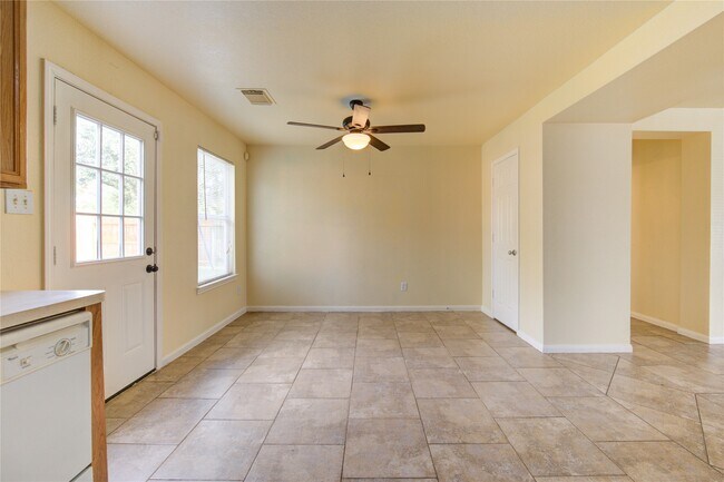 Building Photo - 6422 Mildenhall Ct