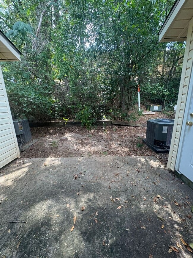 Building Photo - 214 Candlebrook Dr