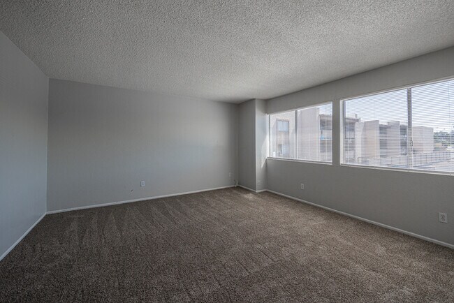 Building Photo - 3520 W Dunlap Ave