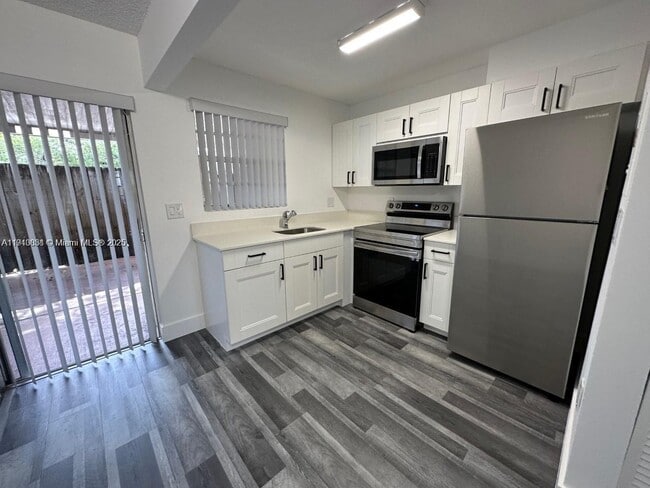 Building Photo - 7510 SW 152nd Ave