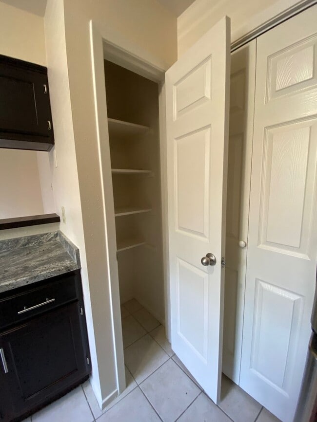 Building Photo - College Station -2 bedroom/ 2.5 bath - 2 story condo with washer/dryer!!