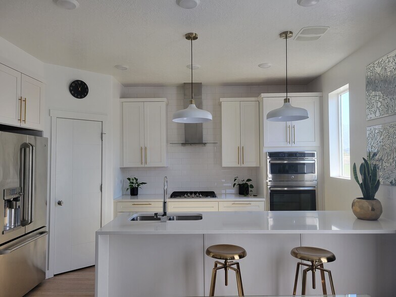 Building Photo - 288 E 510 N