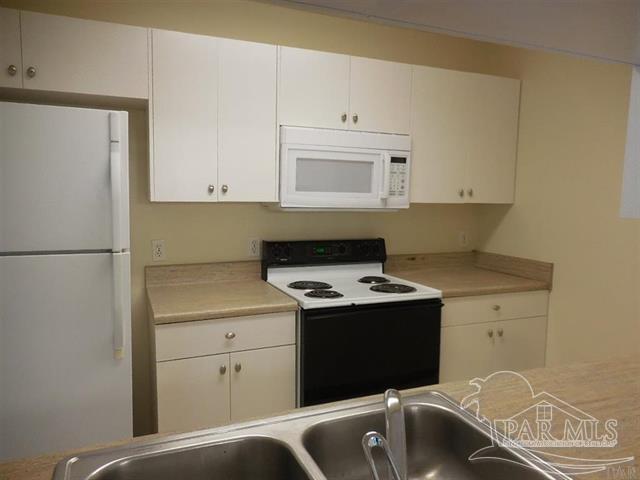 Building Photo - 6879 Kapok Dr
