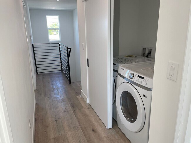 Building Photo - ALL JANUARY & FEBRUARY FREE! Spacious 3 Bedroom 3.5 Bath + Den in Prime Thai Town Location!