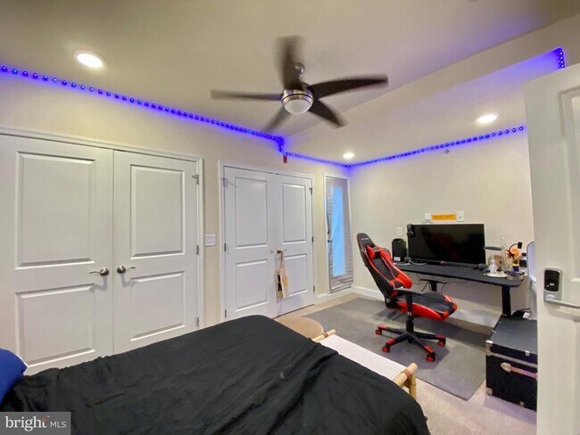 Building Photo - 1950 N Gratz St