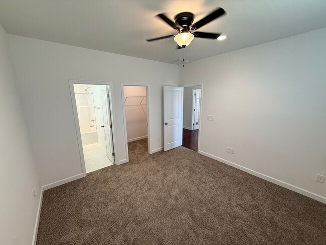 Building Photo - Beautiful New Home in georgous community