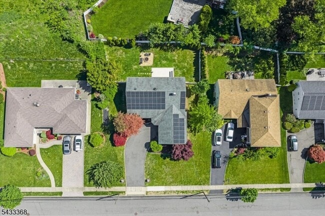 Building Photo - 32 Brantwood Pl