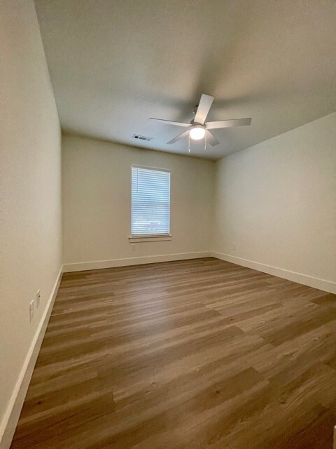 Building Photo - 18 Dinsmoore Ln