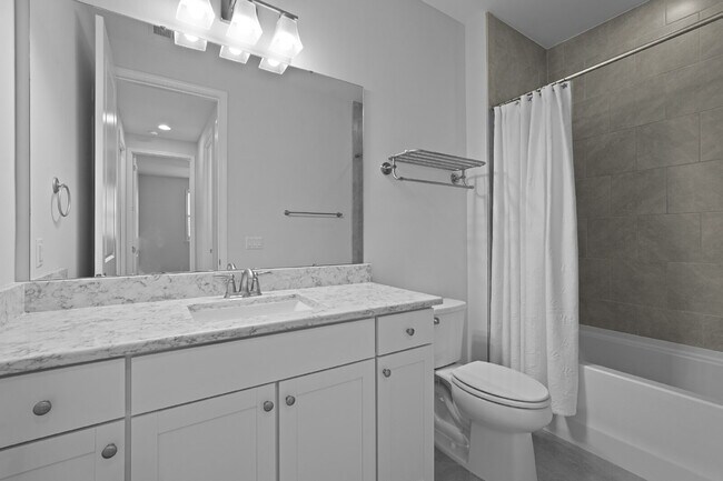 Building Photo - "Charming 2-Bedroom Retreat with 2 Baths and Den - 1558 Sq. Ft. of Comfort in Latitude Margaritav...